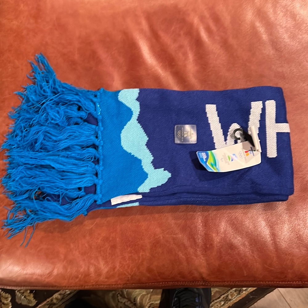 NWT VINTAGE Hudson's Bay-  Whistler, 2010. Olympic scarf
